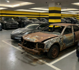 Carros abandonados nas garagens impedem a limpeza e a salubridade do ambiente
